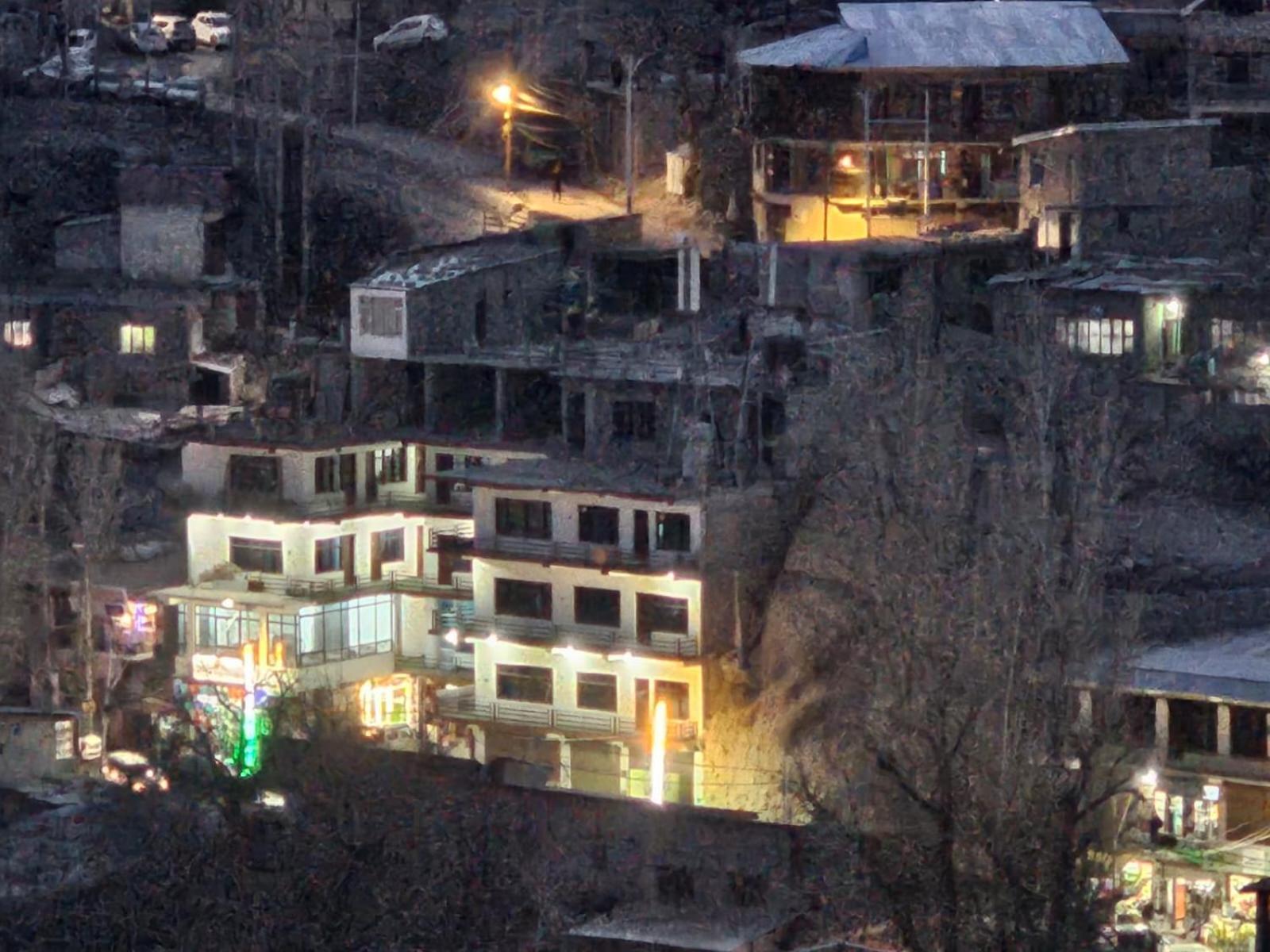 Hotel Afzal And Restaurant Kargil Eksteriør bilde